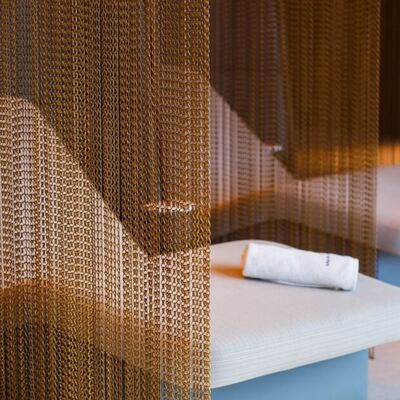 Duurzame aluminium kettingvliegenscherm met 1,2 mm draaddiameter en 60% open oppervlak voor optimale ventilatie en 12x24 mm haakmaat