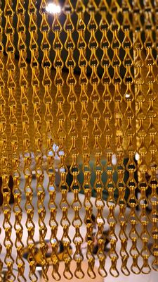 Duurzame aluminium kettingvliegenscherm met 1,2 mm draaddiameter en 60% open oppervlak voor optimale ventilatie en 12x24 mm haakmaat